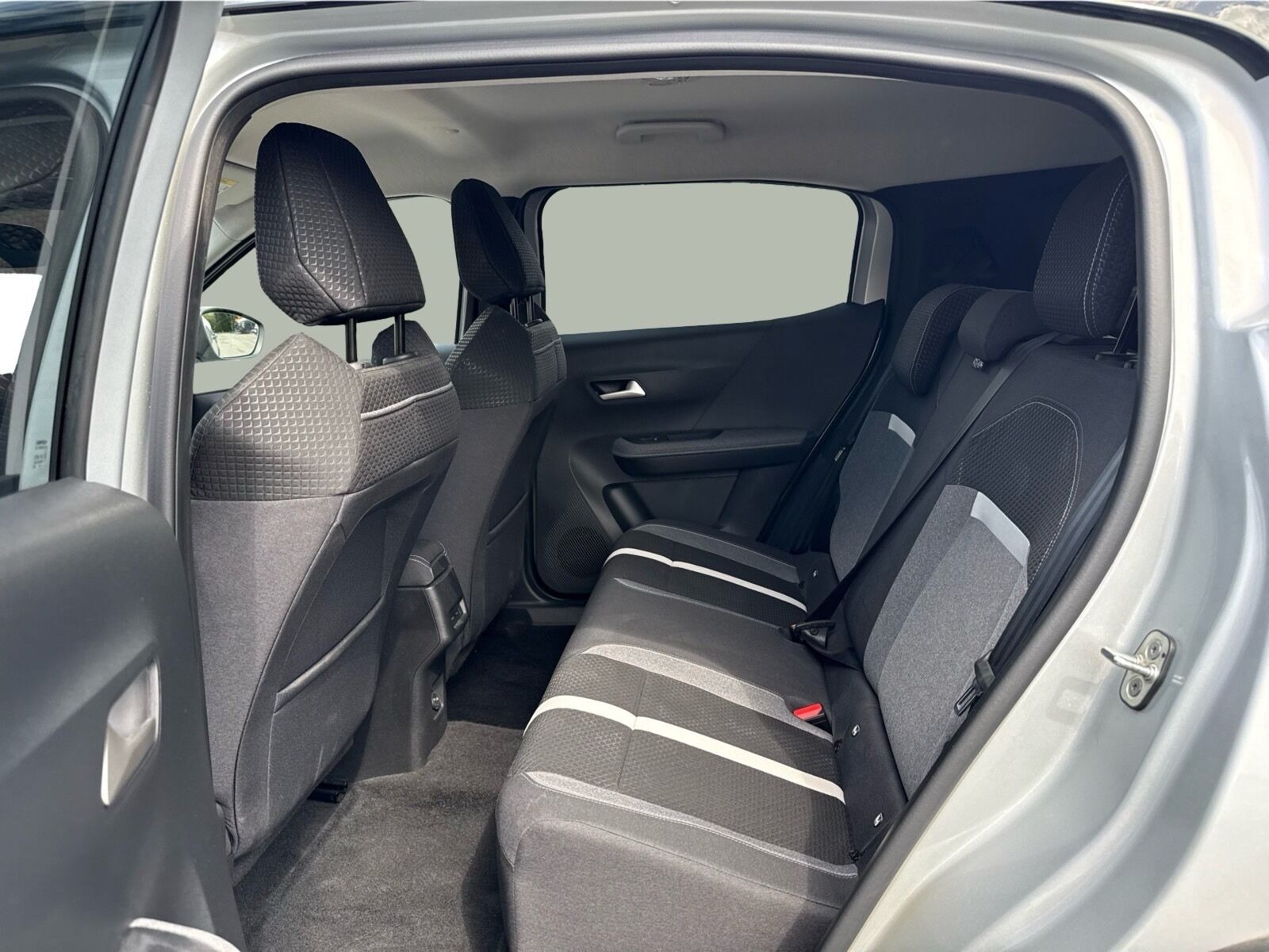 Sølv Opel Frontera fra 2025