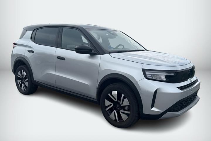 Sølv Opel Frontera fra 2025 set udefra
