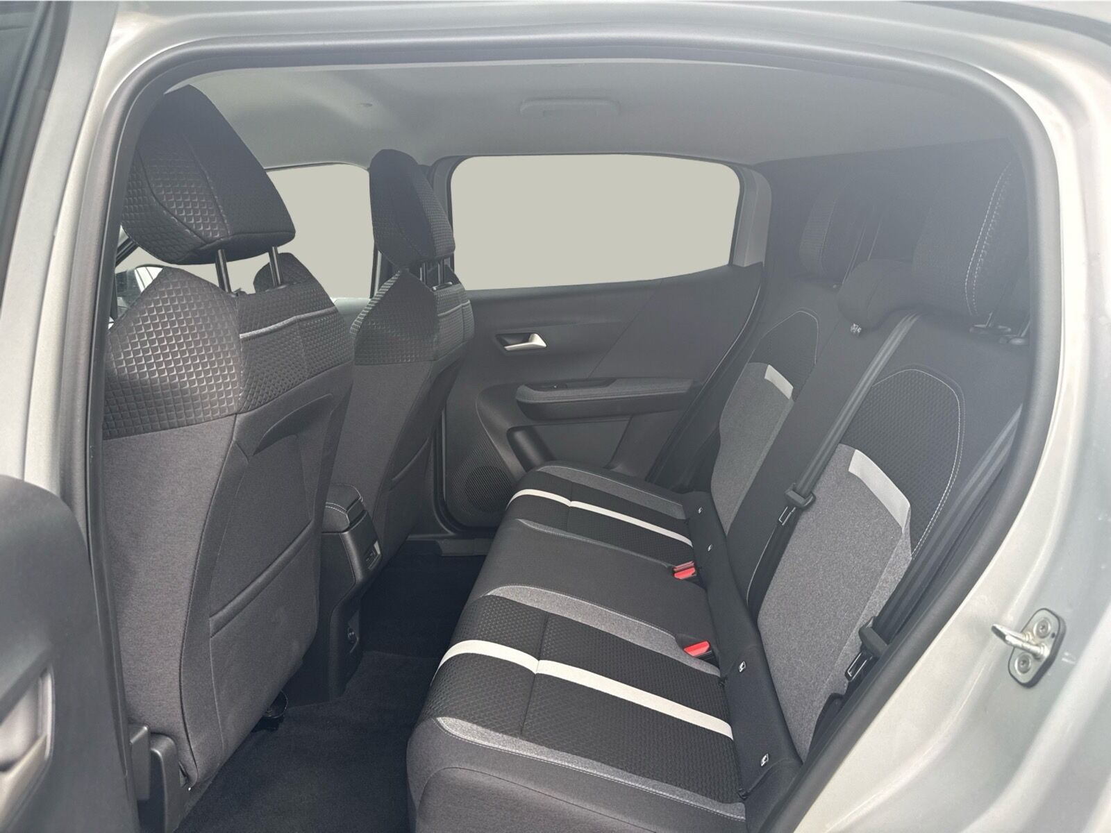 Sølv Opel Frontera fra 2025