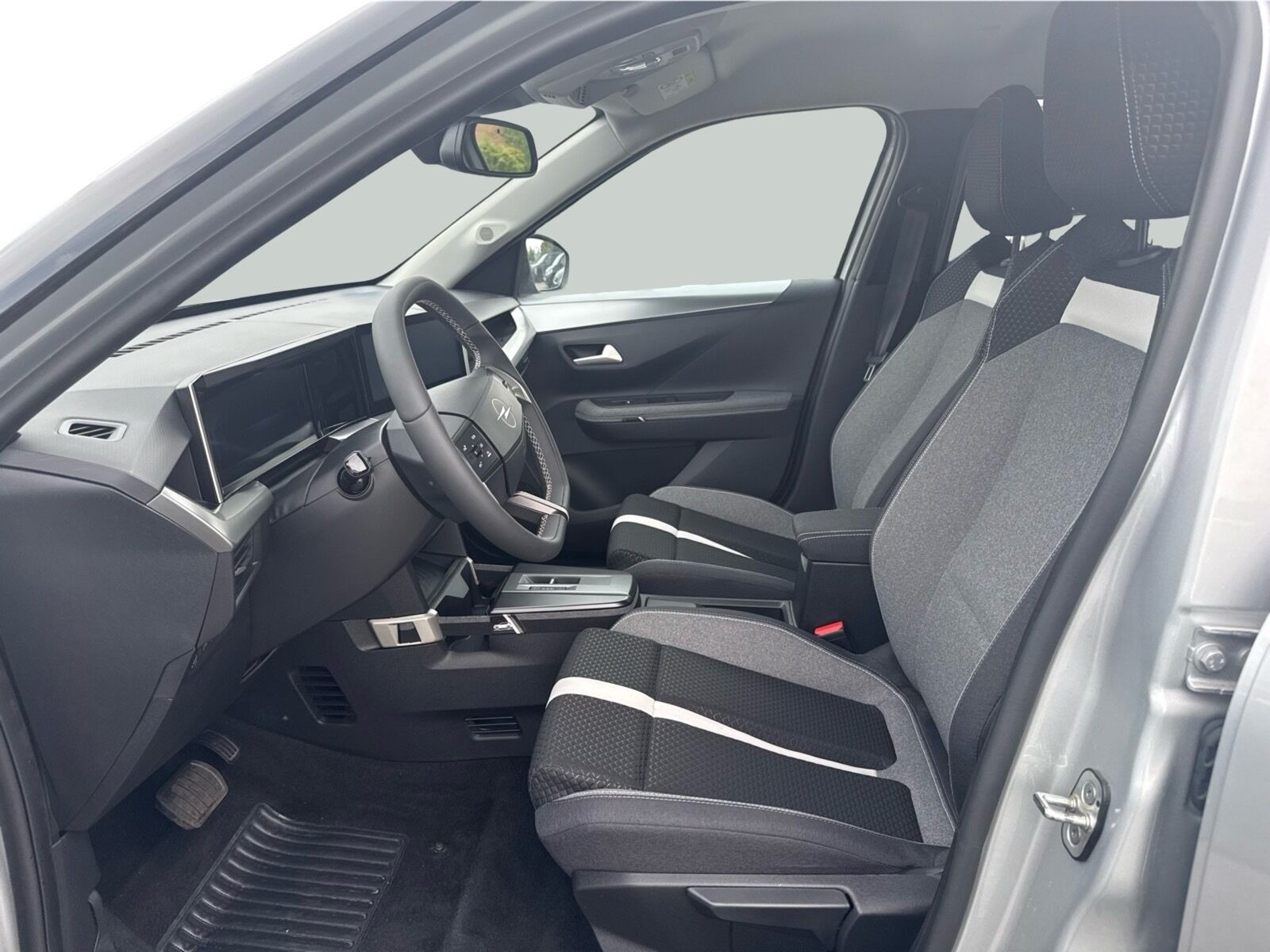 Sølv Opel Frontera fra 2025