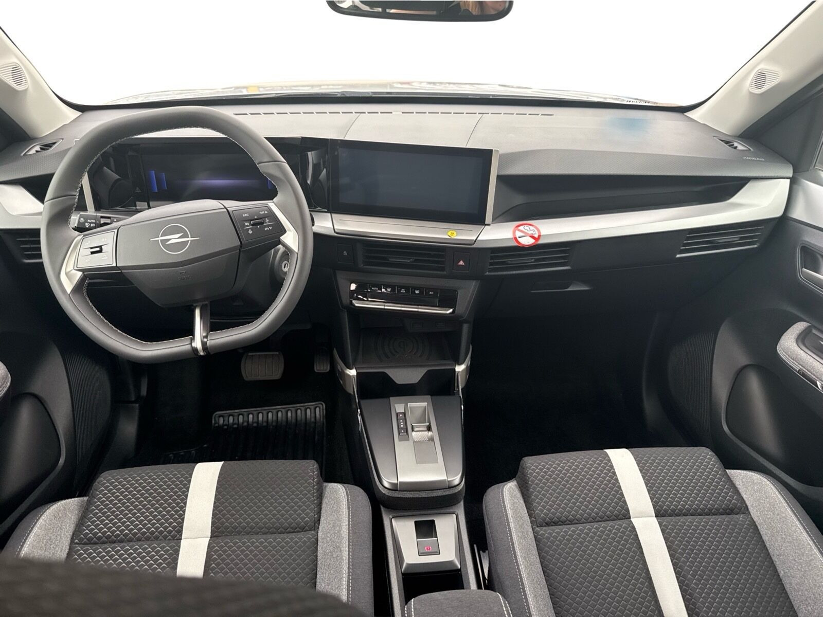 Sølv Opel Frontera fra 2025