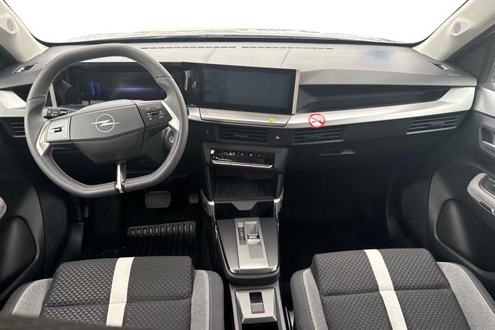 Sølv Opel Frontera fra 2025