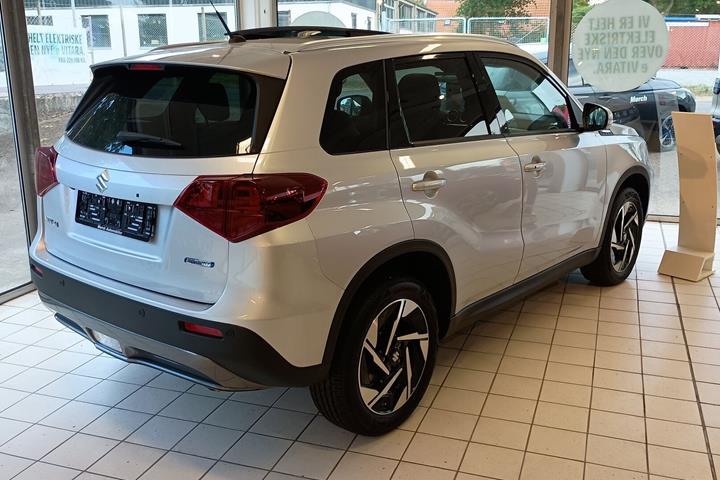 Sølv Suzuki Vitara fra 2026