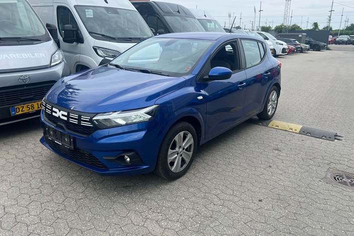 Blå Dacia Sandero fra 2024