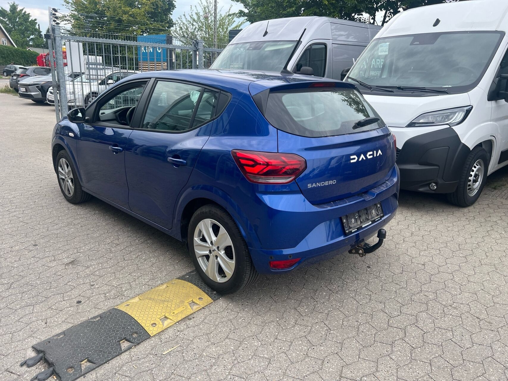Blå Dacia Sandero fra 2024
