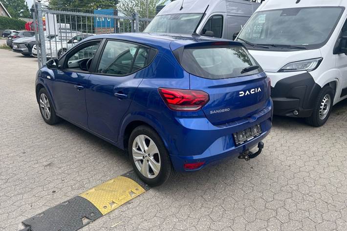 Blå Dacia Sandero fra 2024