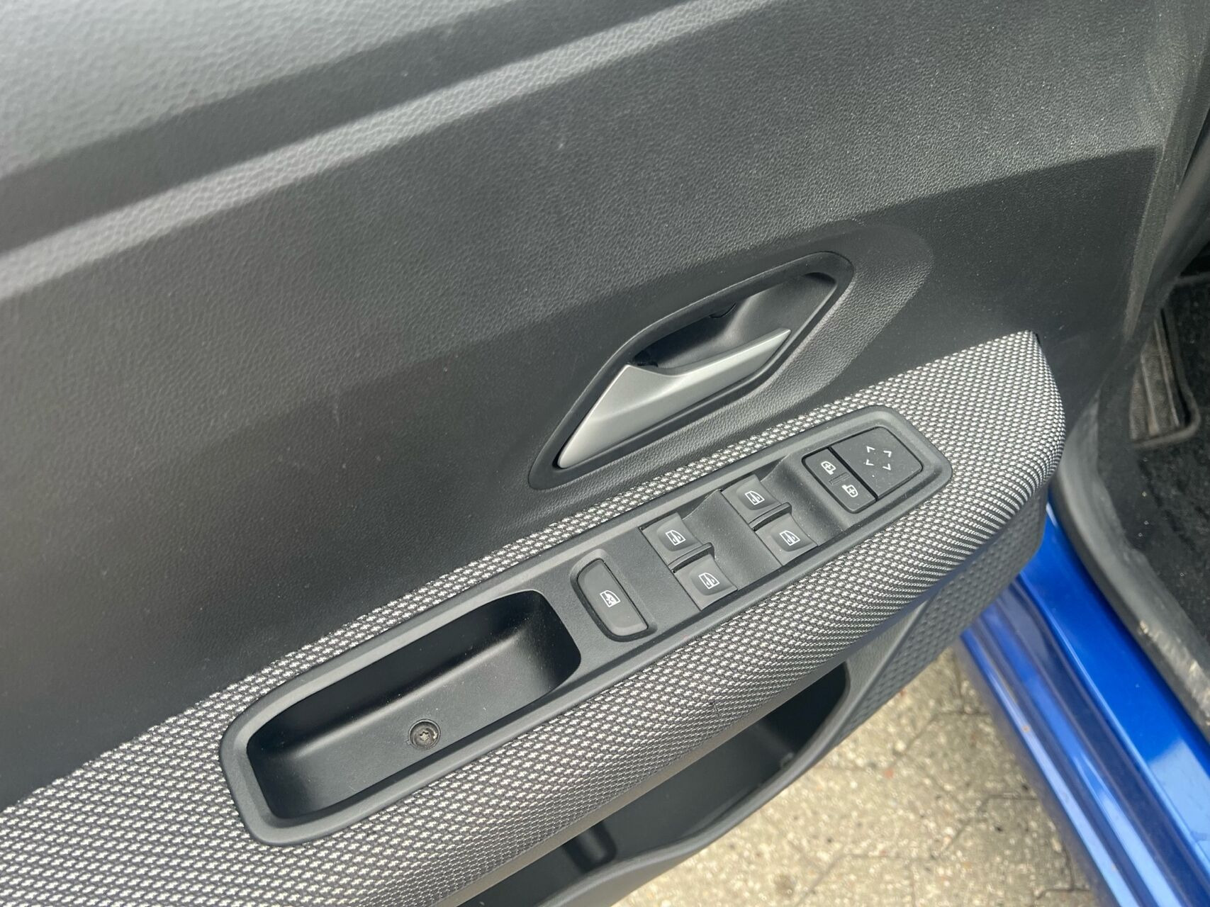Blå Dacia Sandero fra 2024