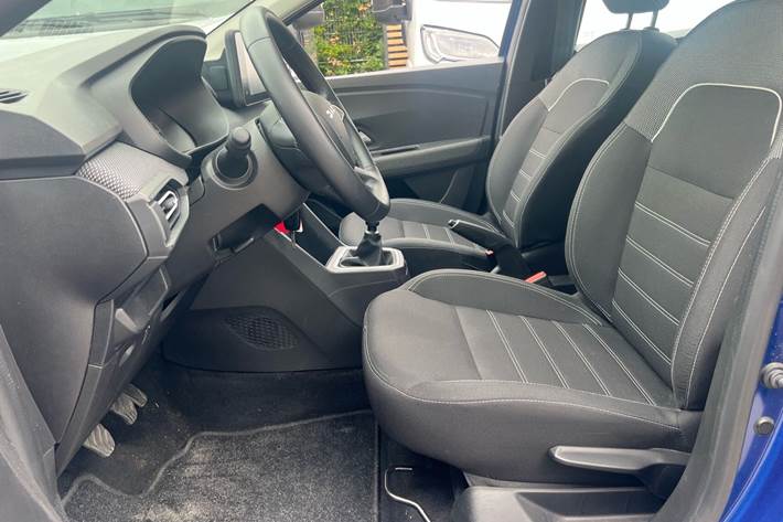 Blå Dacia Sandero fra 2024