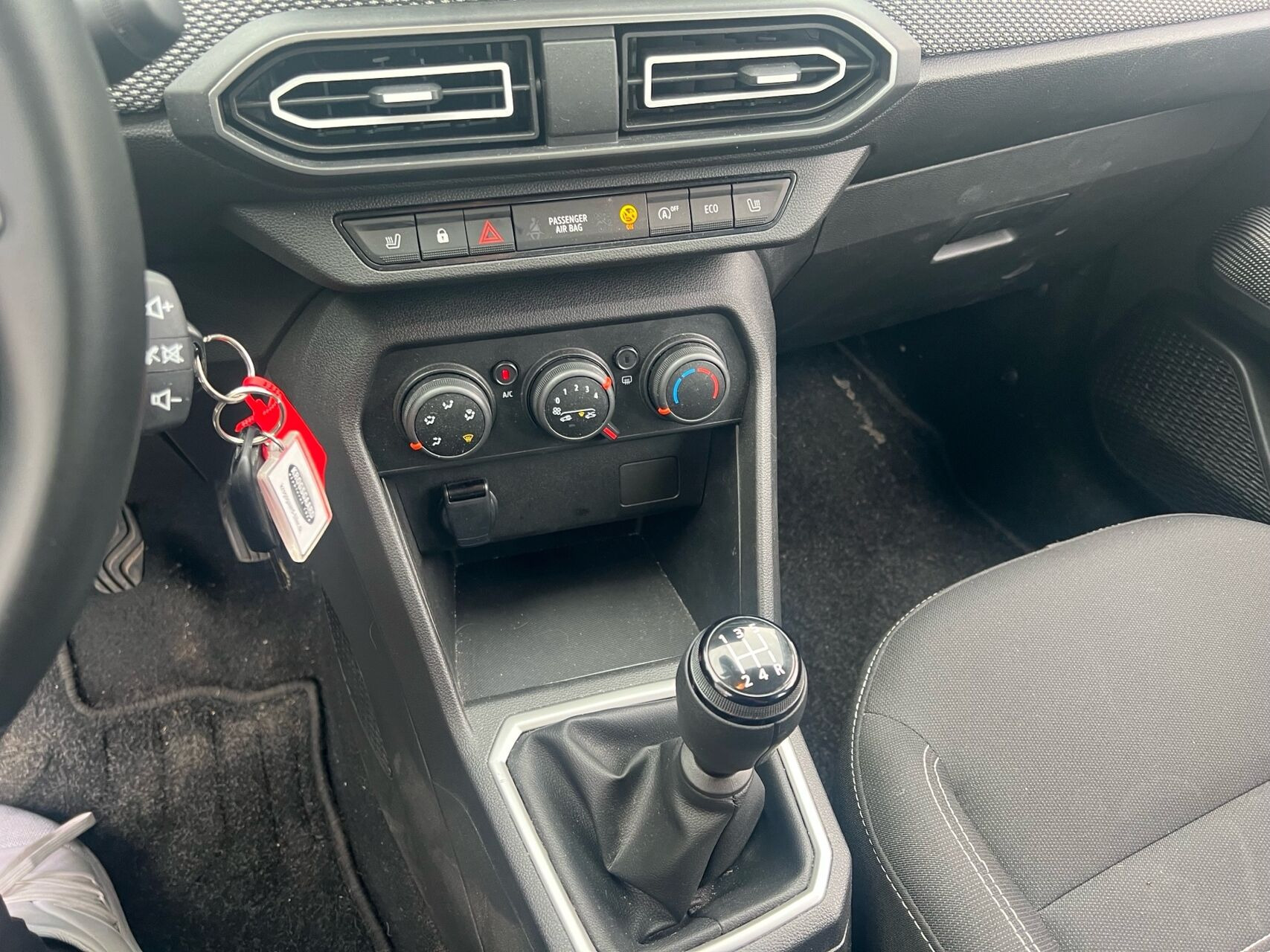 Blå Dacia Sandero fra 2024