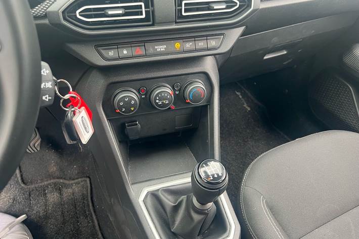 Blå Dacia Sandero fra 2024