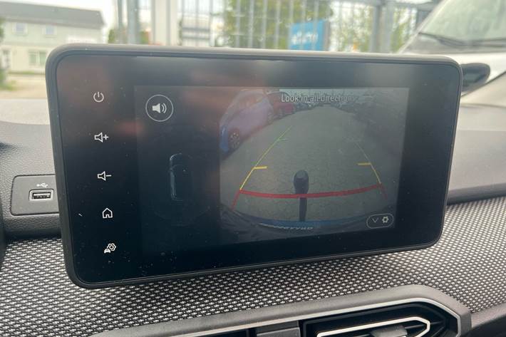 Blå Dacia Sandero fra 2024