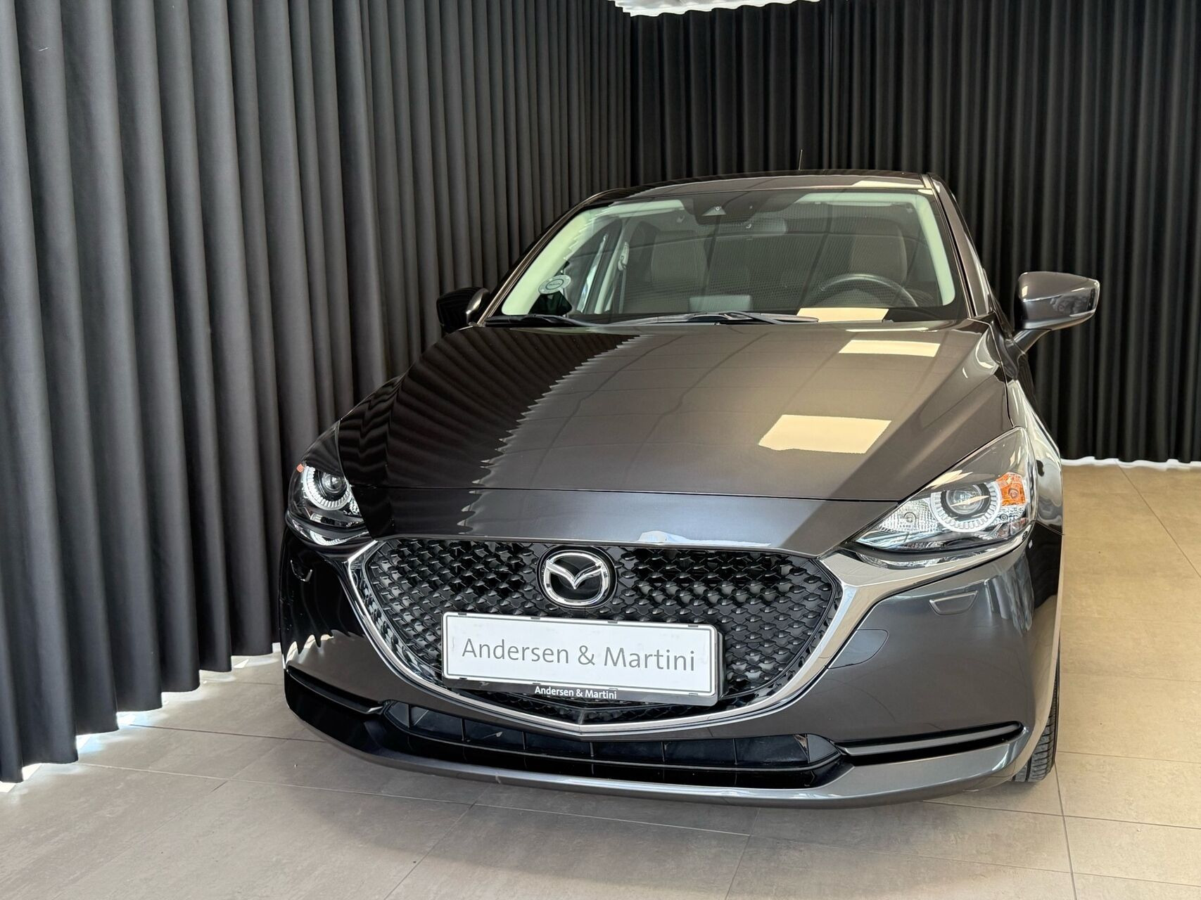 Sort Mazda 2 fra 2020