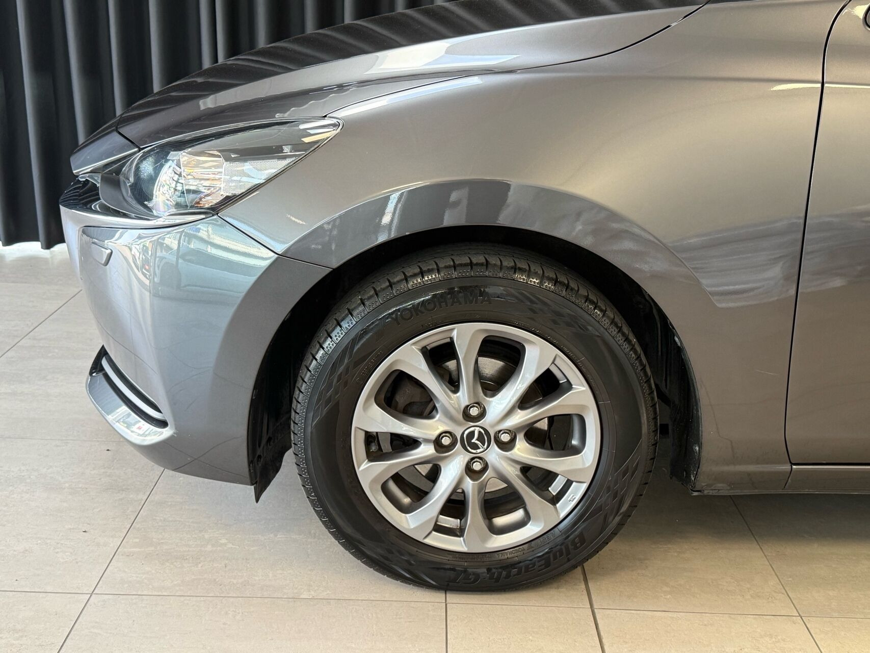 Sort Mazda 2 fra 2020