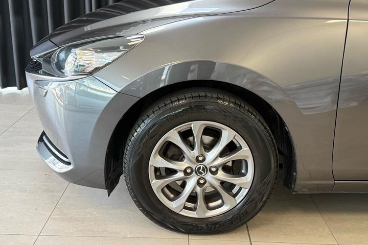 Sort Mazda 2 fra 2020