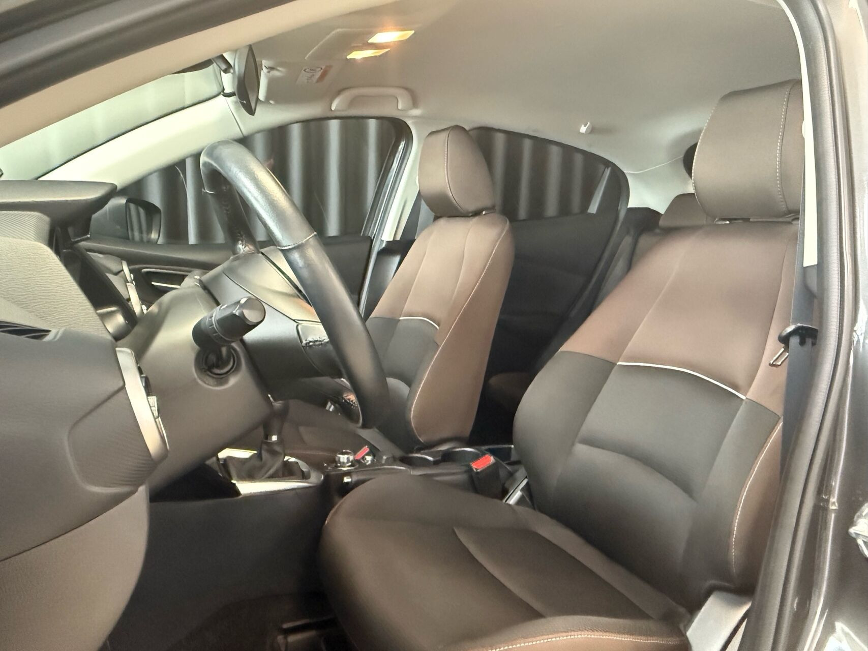 Sort Mazda 2 fra 2020
