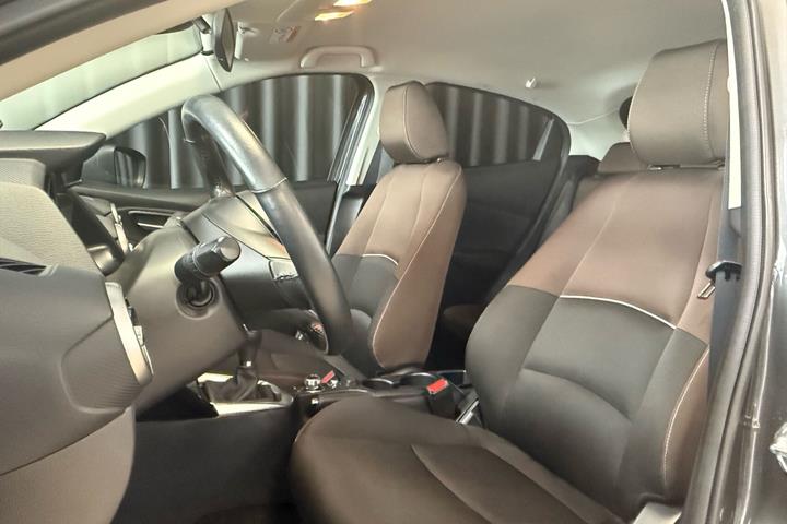 Sort Mazda 2 fra 2020