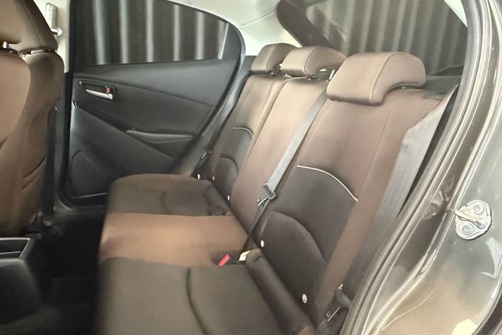 Sort Mazda 2 fra 2020