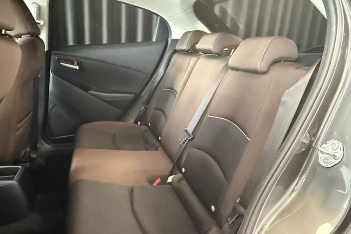 Sort Mazda 2 fra 2020