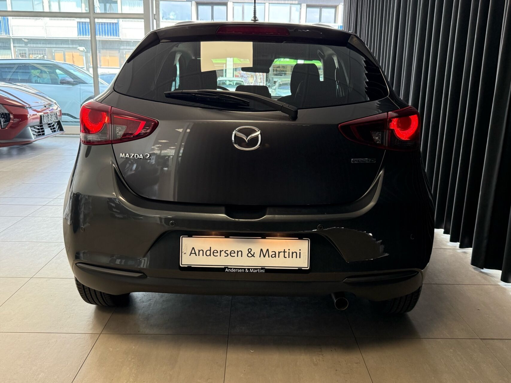 Sort Mazda 2 fra 2020