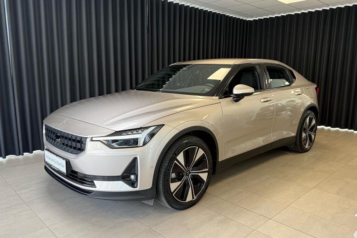 Beige Polestar 2 fra 2023 set udefra