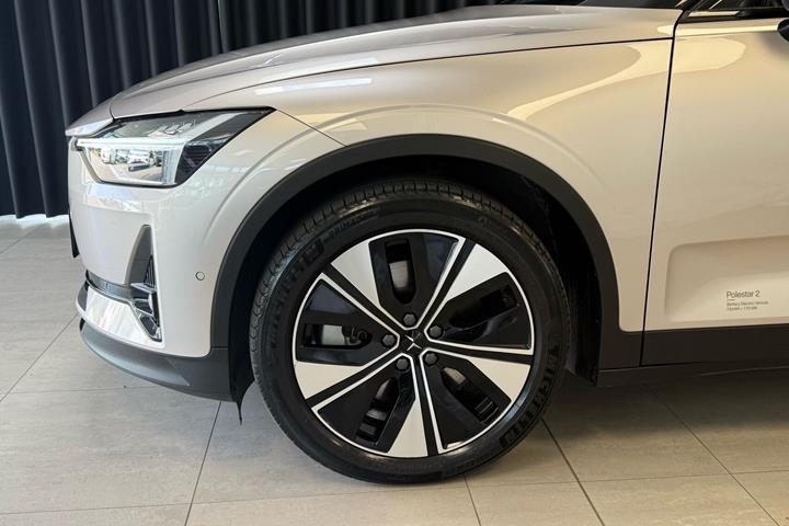 Beige Polestar 2 fra 2023