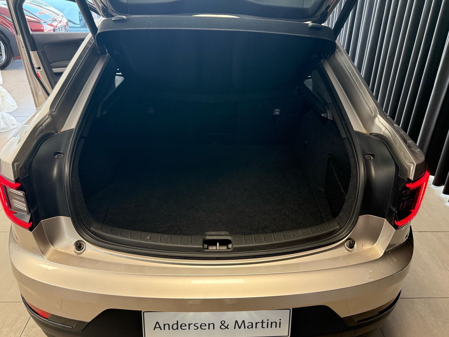 Beige Polestar 2 fra 2023