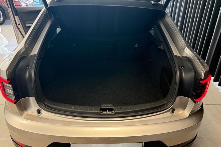 Beige Polestar 2 fra 2023