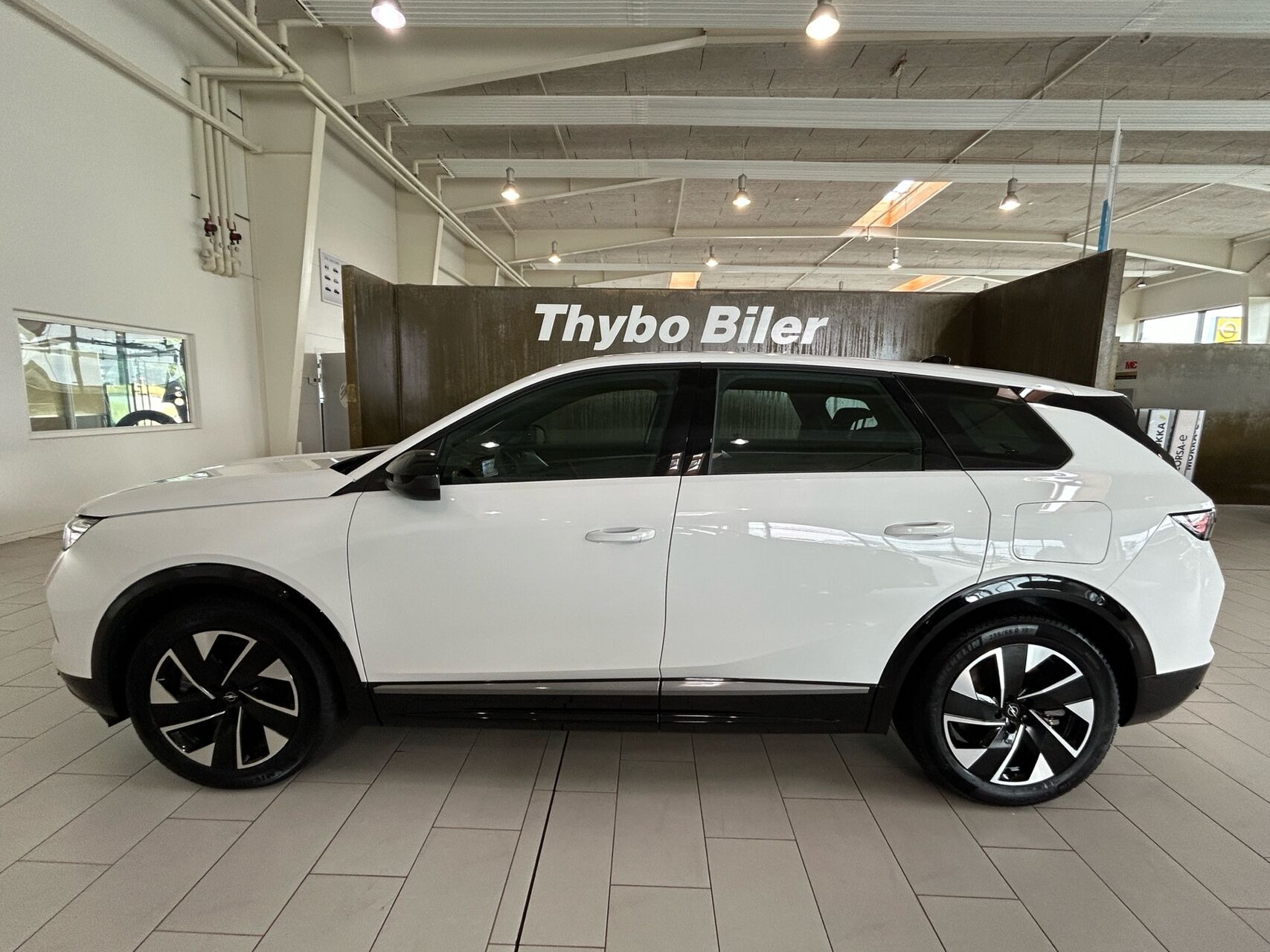 Hvid Opel Grandland fra 2025