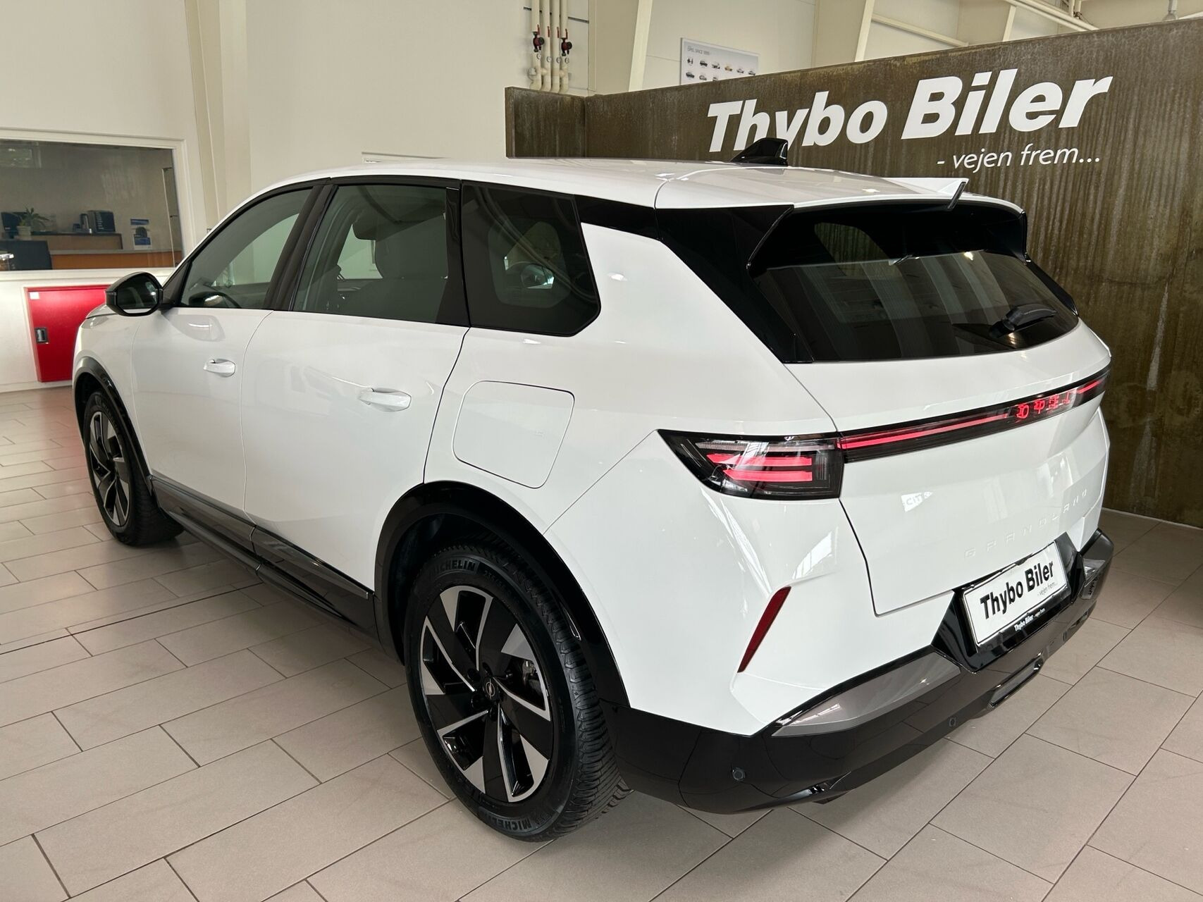 Hvid Opel Grandland fra 2025