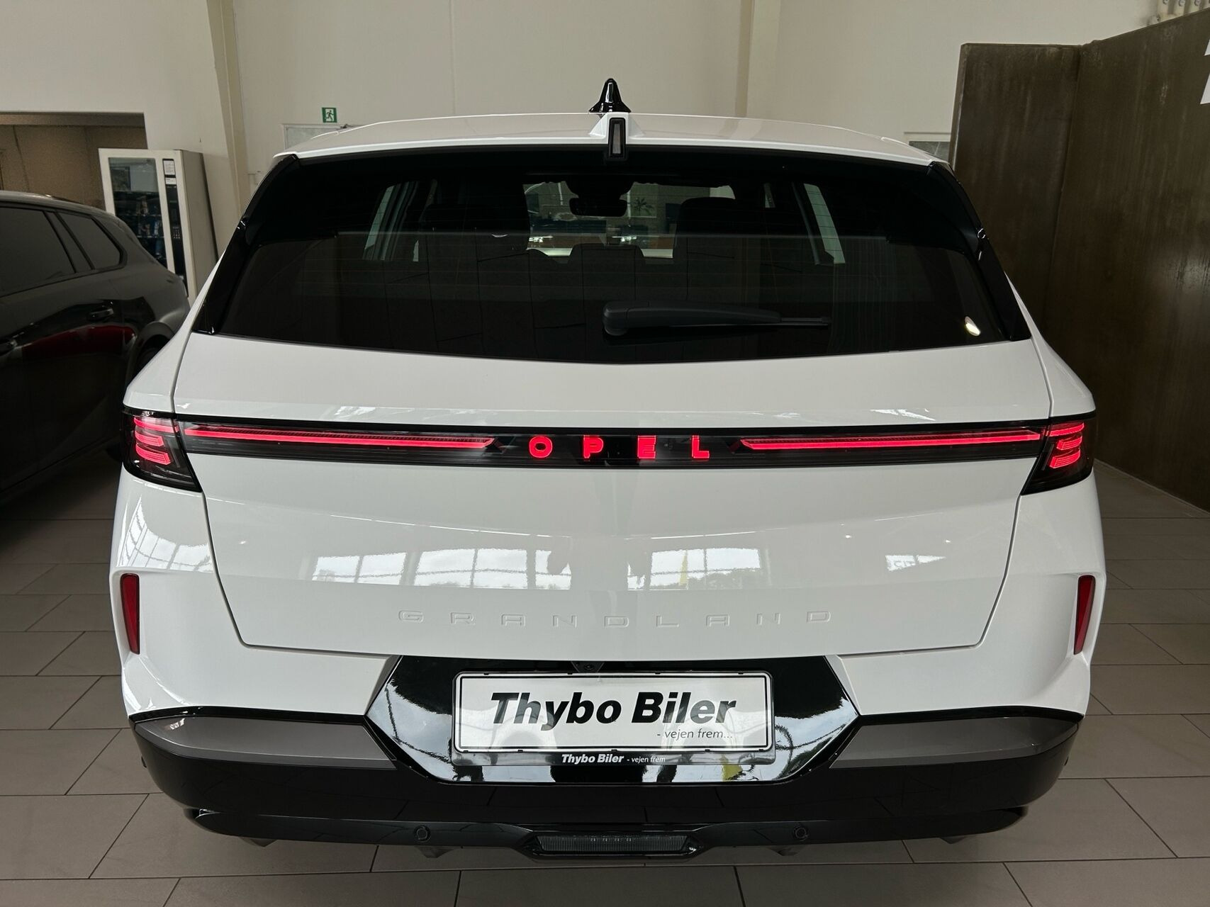 Hvid Opel Grandland fra 2025