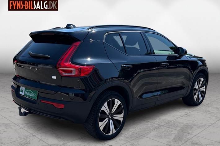 Sort Volvo XC40 fra 2023