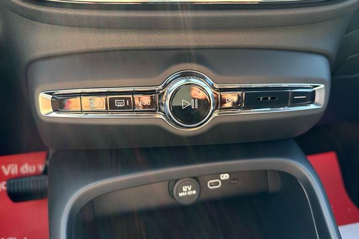 Sort Volvo XC40 fra 2023