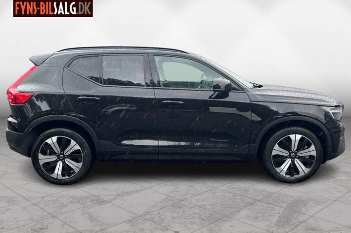 Sort Volvo XC40 fra 2023