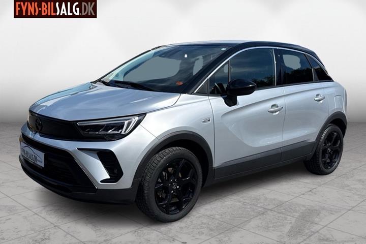 Sølv Opel Crossland fra 2024 set udefra