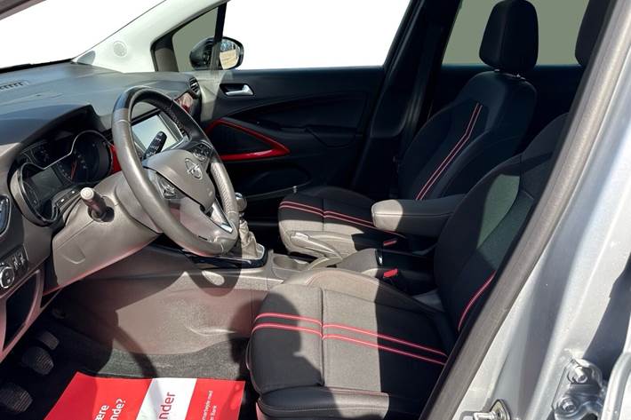 Sølv Opel Crossland fra 2024