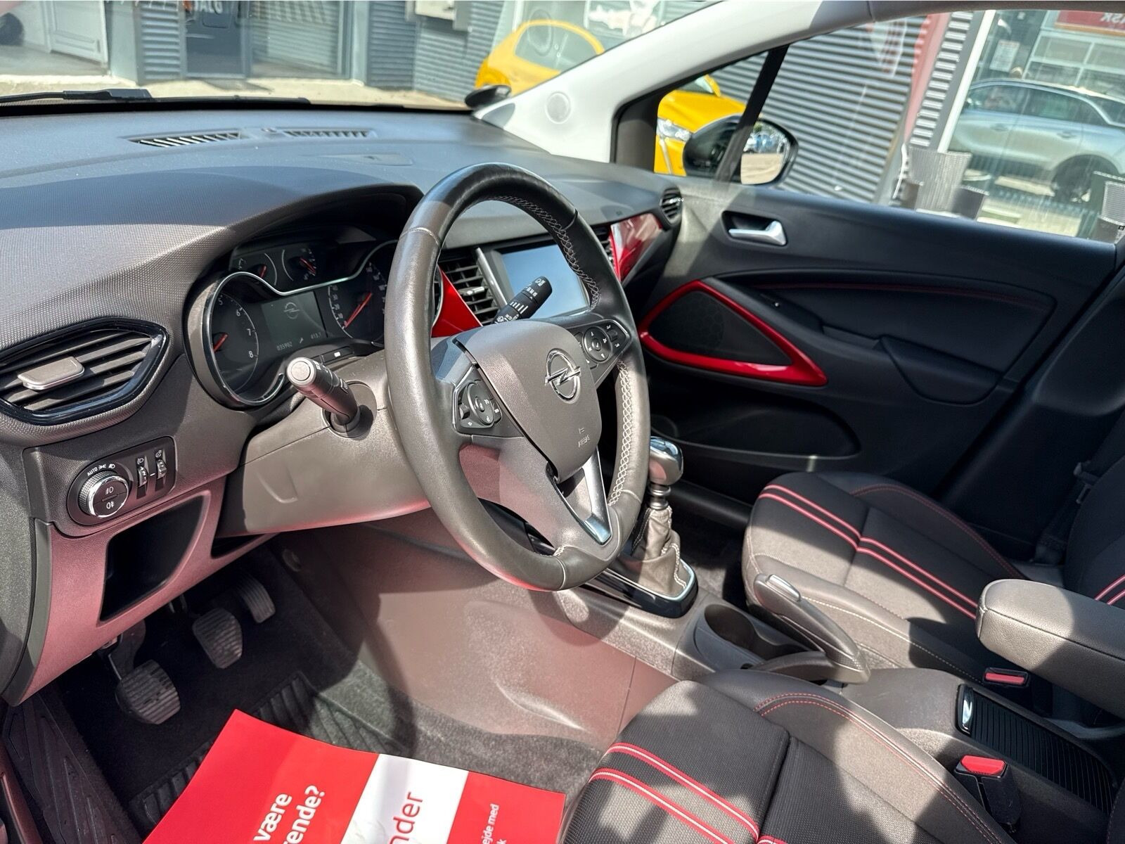 Sølv Opel Crossland fra 2024