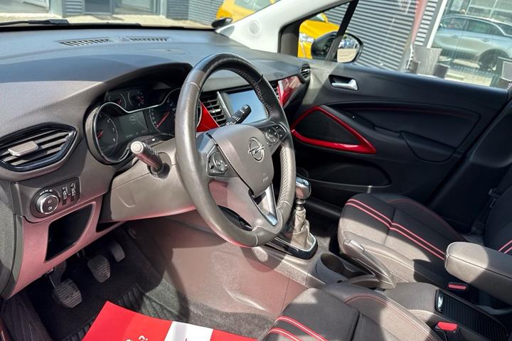 Sølv Opel Crossland fra 2024