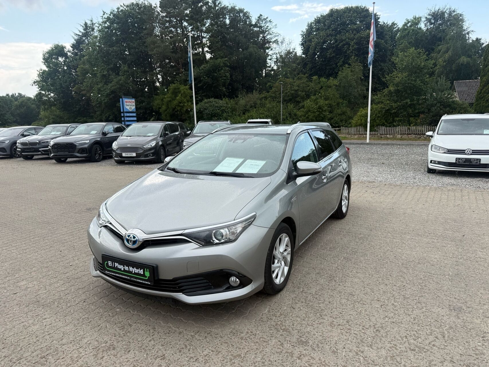 Grå Toyota Auris fra 2017