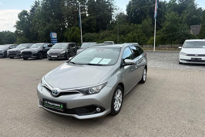 Grå Toyota Auris fra 2017
