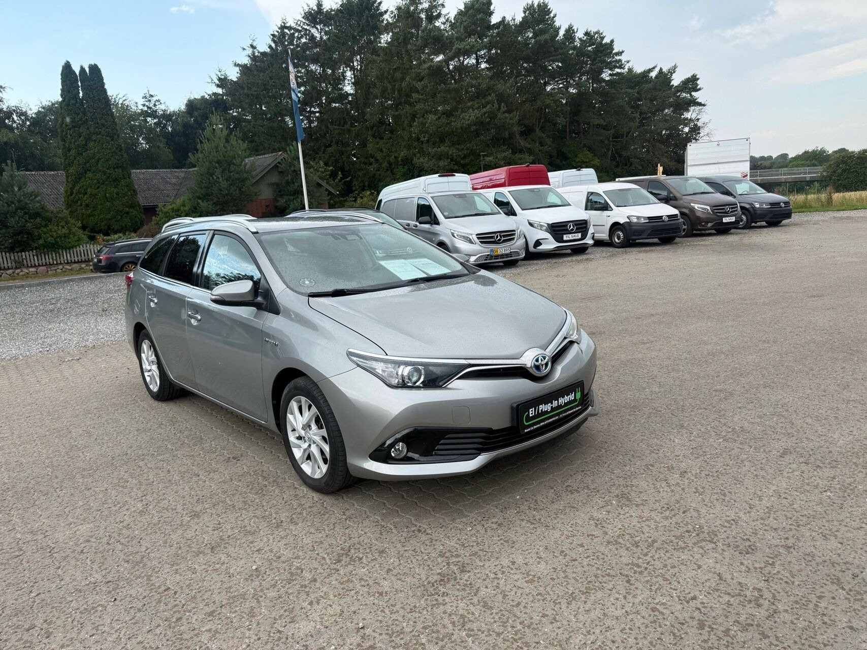 Grå Toyota Auris fra 2017