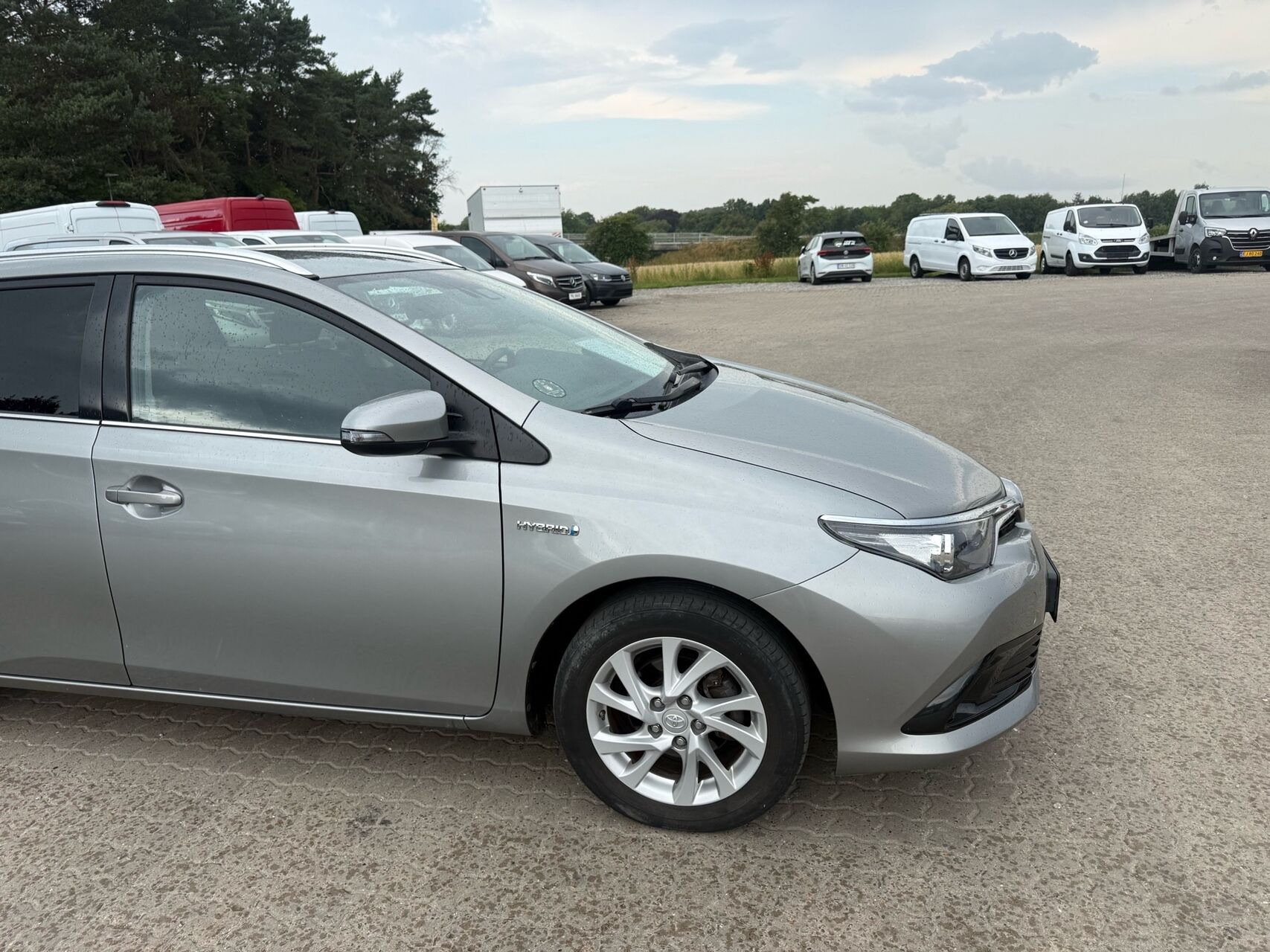 Grå Toyota Auris fra 2017