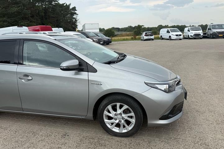 Grå Toyota Auris fra 2017
