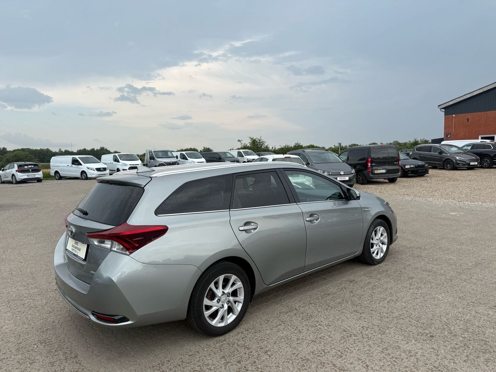 Grå Toyota Auris fra 2017