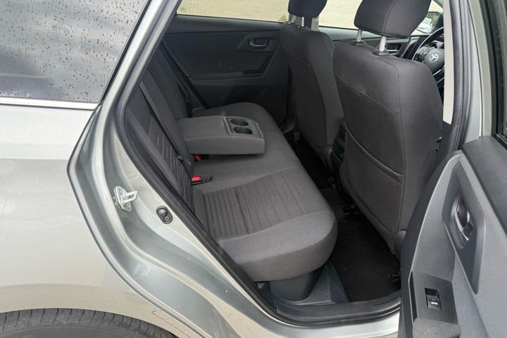 Grå Toyota Auris fra 2017