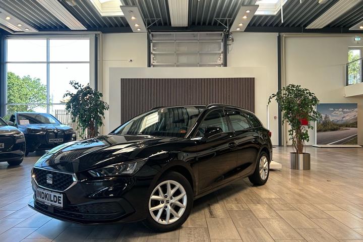 Sort Seat Leon fra 2022 set udefra