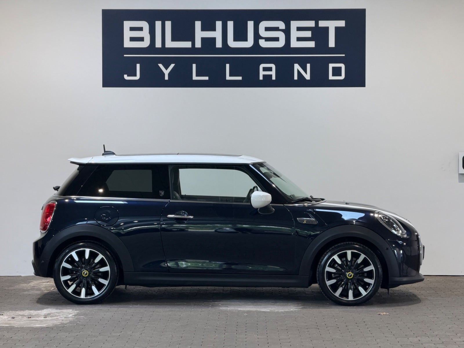 Blå Mini Cooper SE fra 2023