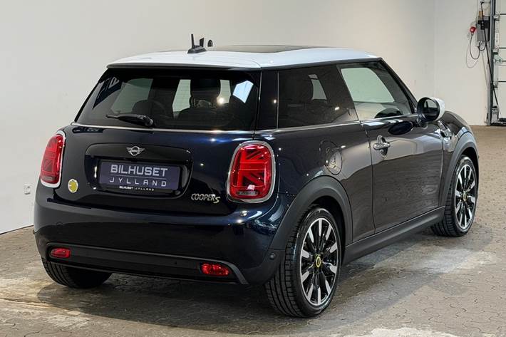Blå Mini Cooper SE fra 2023