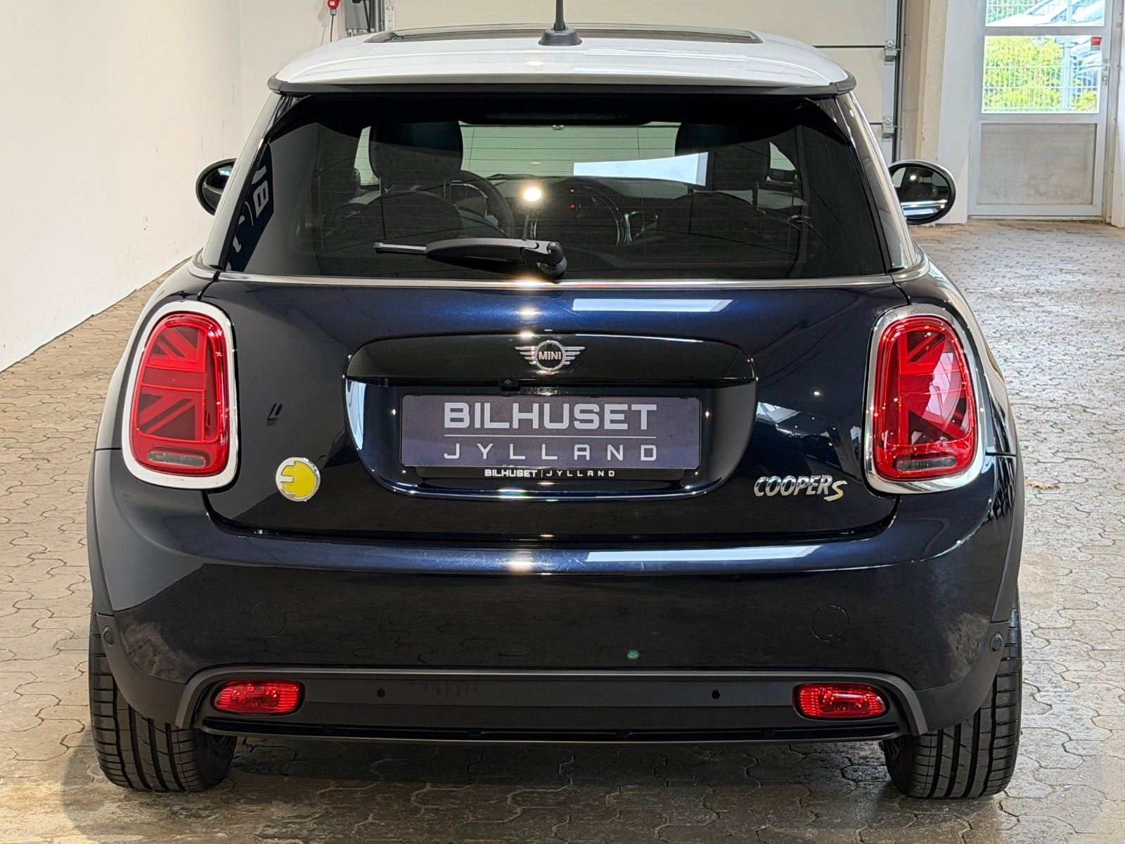 Blå Mini Cooper SE fra 2023