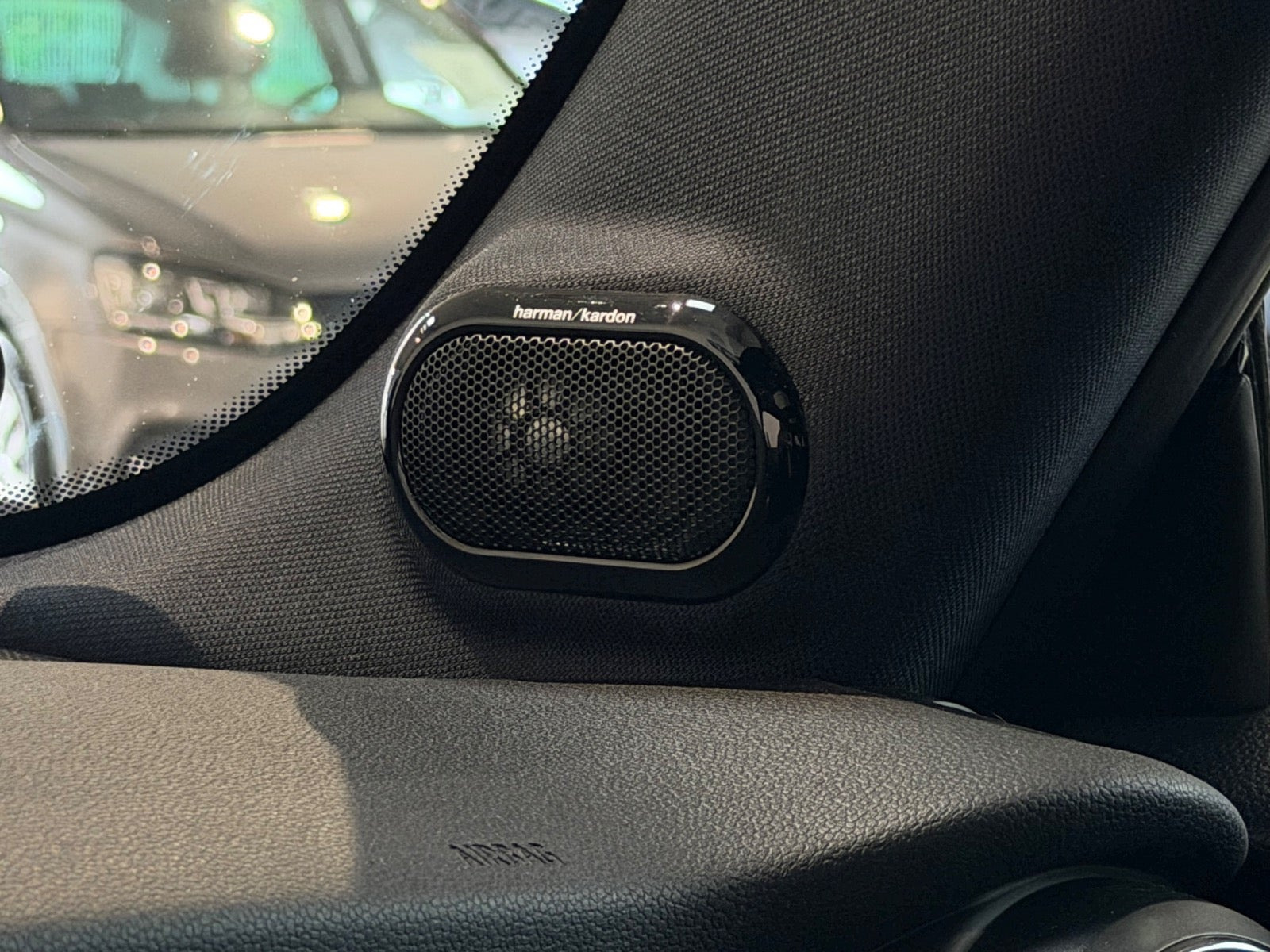 Blå Mini Cooper SE fra 2023