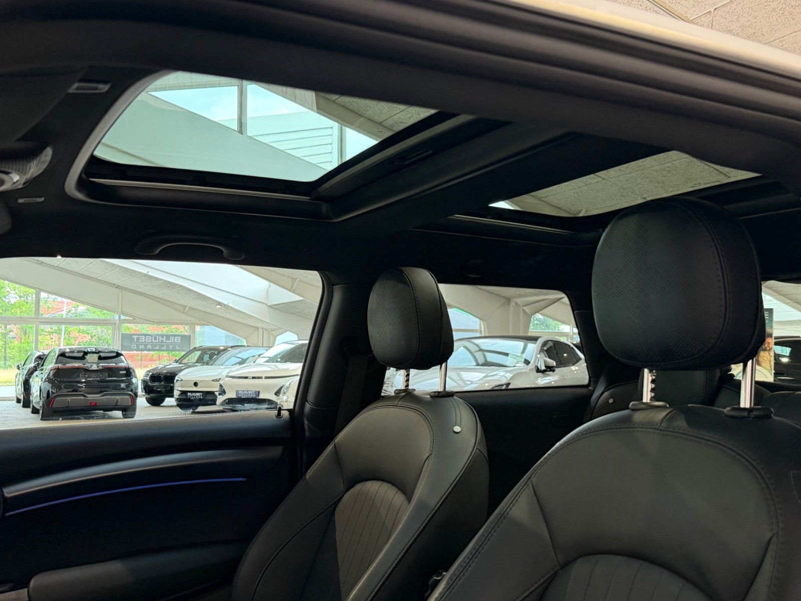 Blå Mini Cooper SE fra 2023
